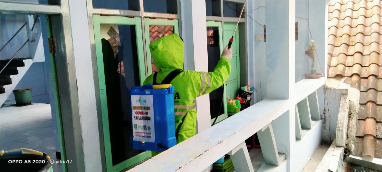 PCNU Kab. Pasuruan Lakukan Penyemprotan Disinfektan & Penyuluhan Covid-19 di Pesantren Sidogiri