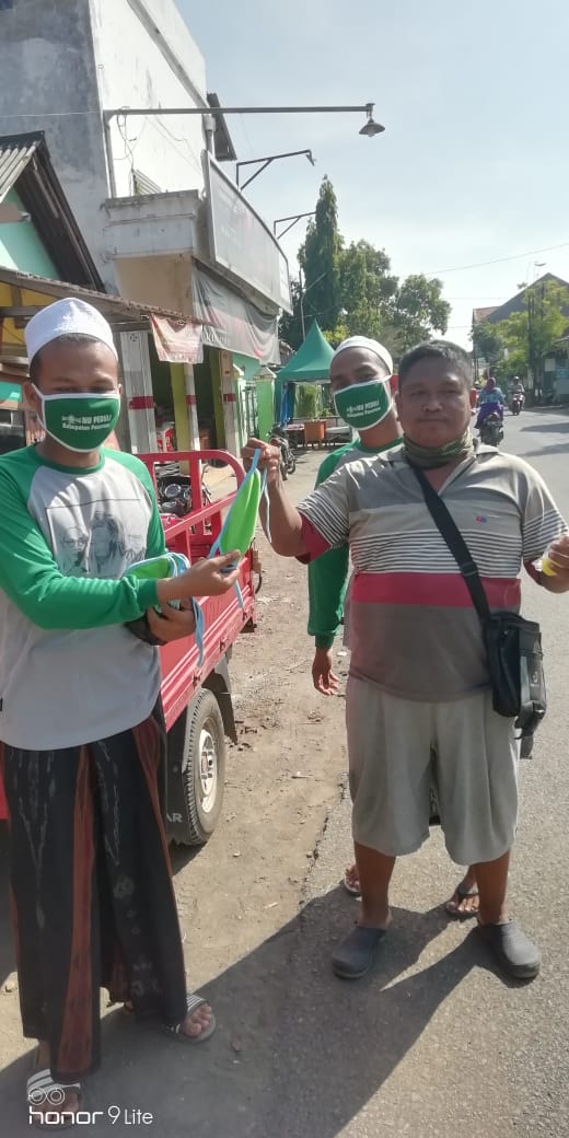 Satgas Covid-19 PCNU Pasuruan Lakukan Edukasi & Pembagian Masker kepada Pedagang Pasar