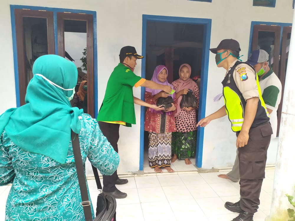 Hadapi Covid-19, Pemdes Jogorepuh Gandeng Ansor Pasrepan Salurkan 1.800 Masker & 800 Paket Sembako