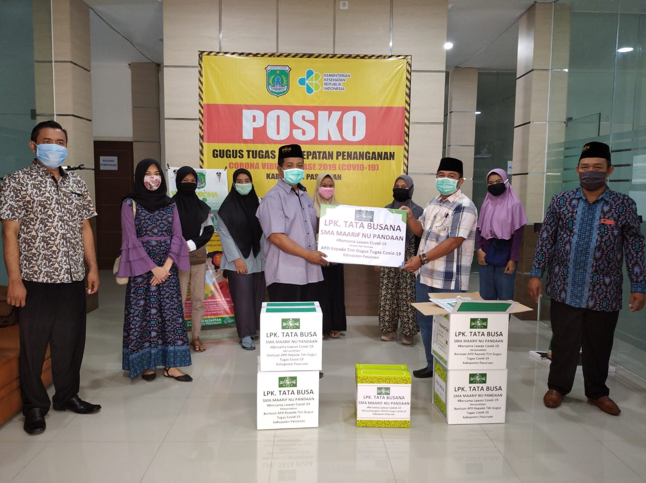 SMA Maarif NU Pandaan Sumbangkan APD dan Masker Karya Siswa