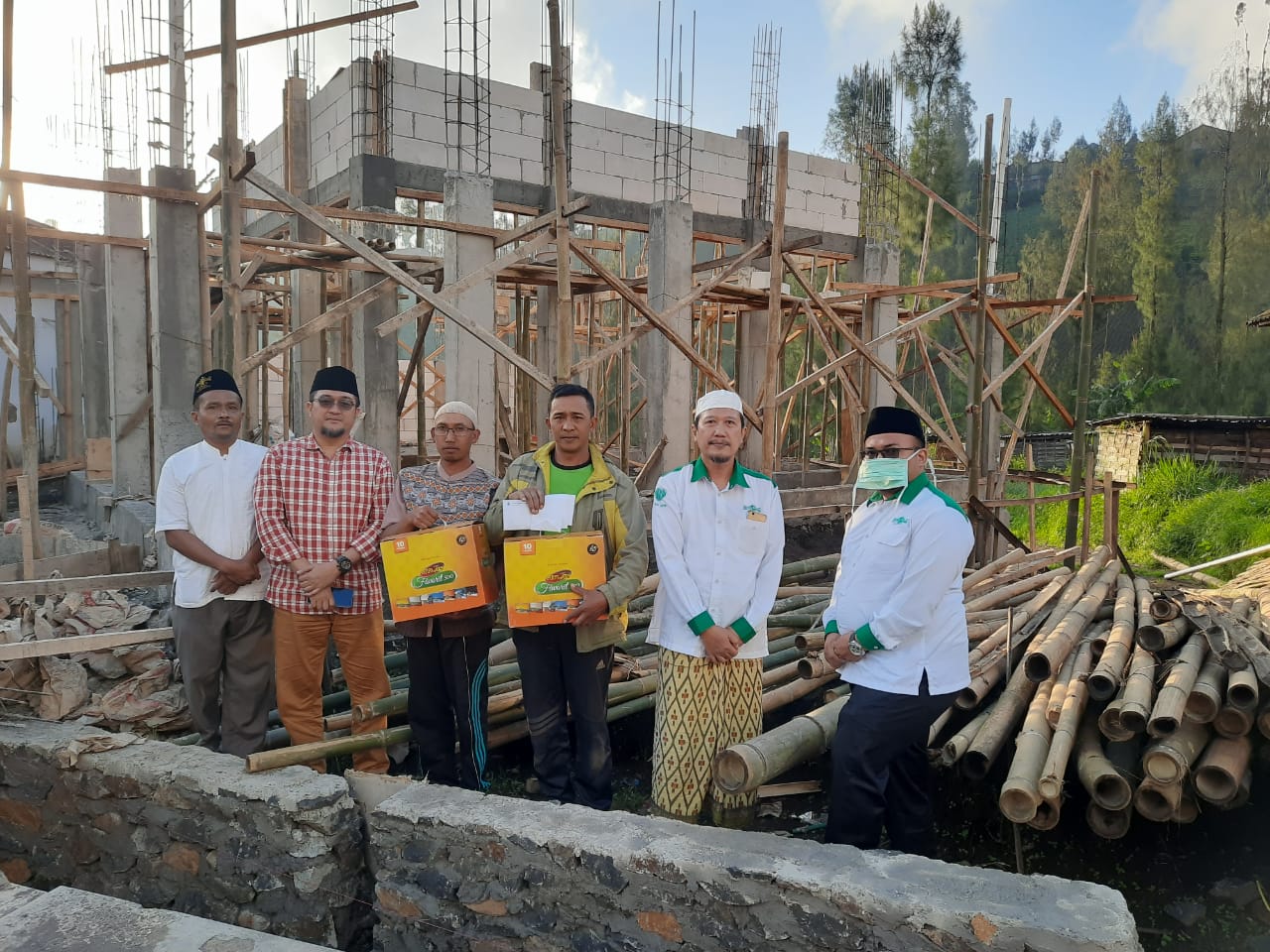 PCNU Kab. Pasuruan Bantu Pembangunan Masjid di Tosari