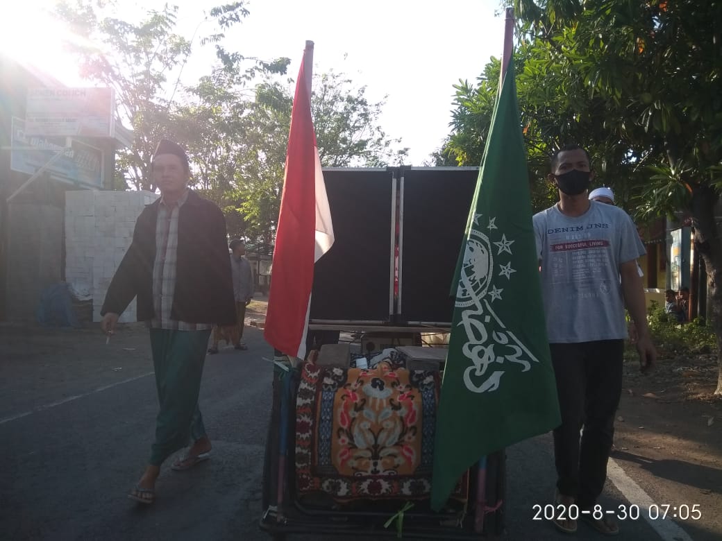 Peringati Bulan Muharram & Kemerdekaan, Warga Ngemplakrejo Kota Pasuruan Gelar Jalan Sehat Pagi & Santunan