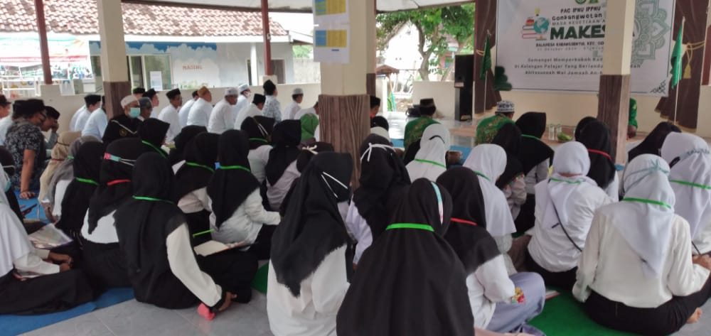 Diguyur Hujan, Kader IPNU-IPPNU Gondang Wetan Tetap Semangat & Khidmat Ikuti Makesta