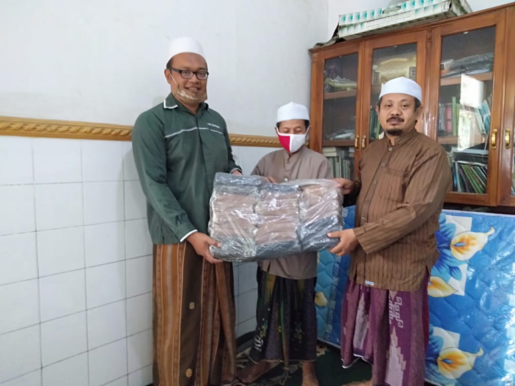 Dukung Santri & Mahasiswa, ISNU Kab. Pasuruan Bagikan 2000 Masker & Vitamin