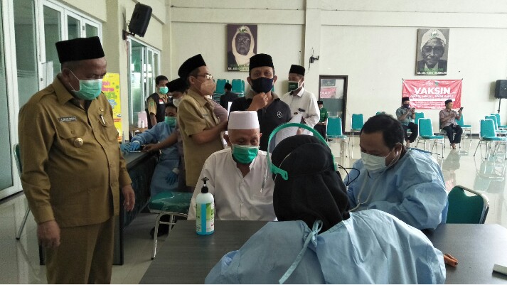 Peringati Harlah ke-98, PCNU Kabupaten Pasuruan Gelar Vaksinasi untuk Kiai, Ibu Nyai, Pengurus, dan Kader