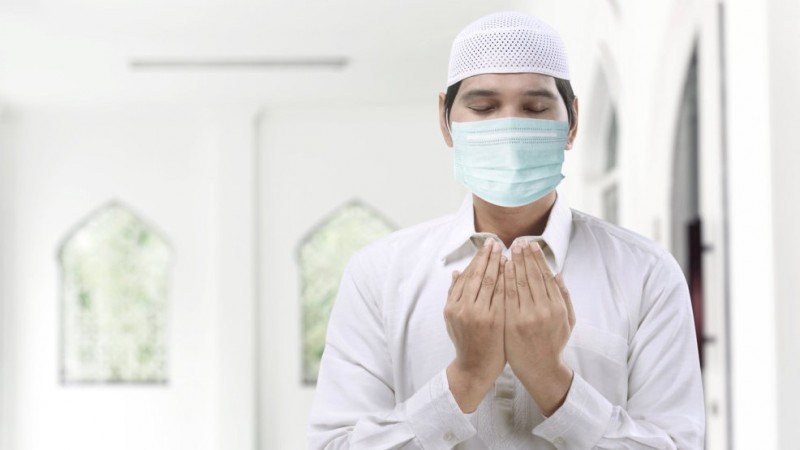 Himbau Sholat Idul Fitri Pakai Masker Sekaligus Bagi Takjil Terakhir