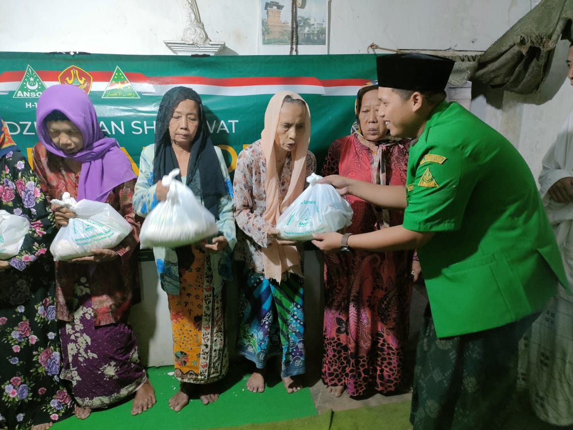 Ansor Ponjentrek Santuni 200 Duafa dan Janda