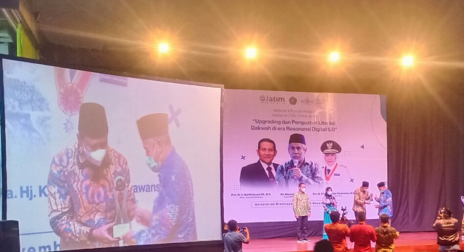 Peduli Pesantren, Gus Bupati Pasuruan Raih Penghargaan dari NU Online Jatim