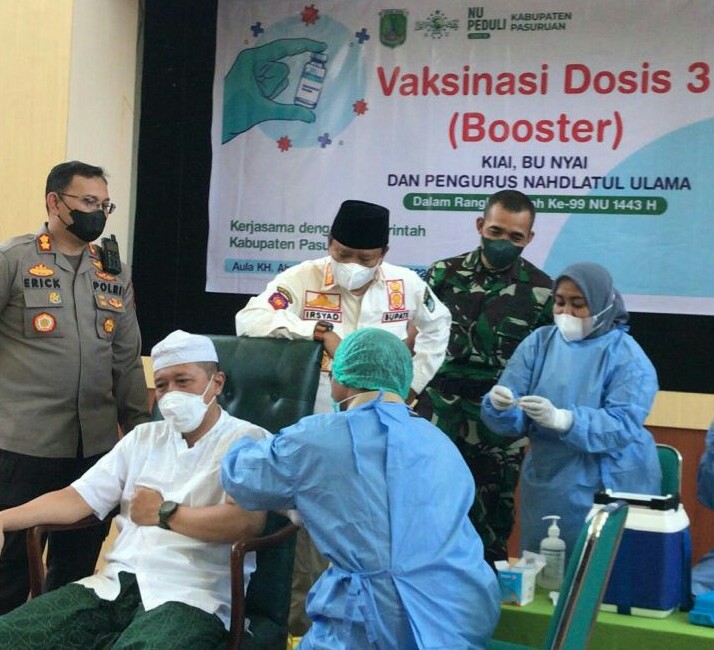 Kiai, Bu Nyai, Struktur dan Perangkat NU Pasuruan Ikuti Vaksin Booster