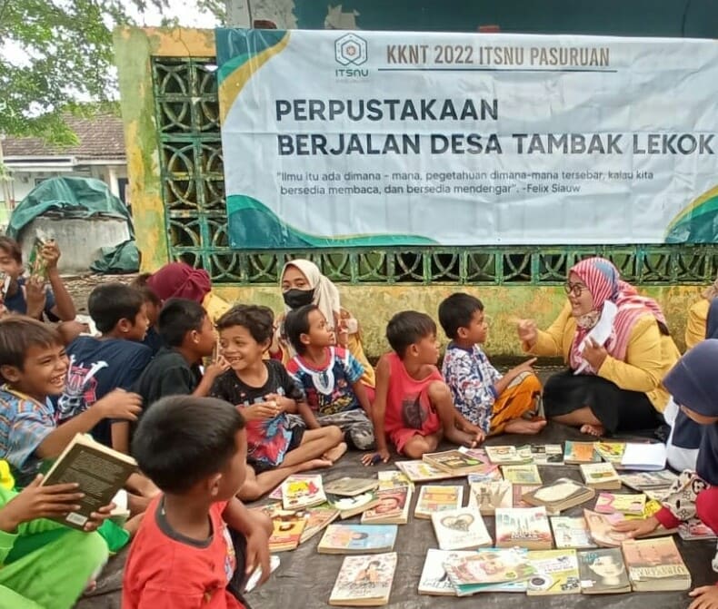 Bermanfaat, Perpustakaan Berjalan Mahasiswa ITSNU Pasuruan Akan Dilanjutkan Pemdes Tambak Lekok