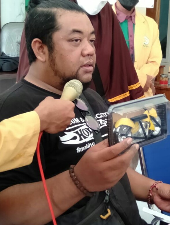 Recycle Botol Plastik, Mahasiswa ITSNU Pasuruan Ajak Warga Belajar Kepada Taufiq Saguanto