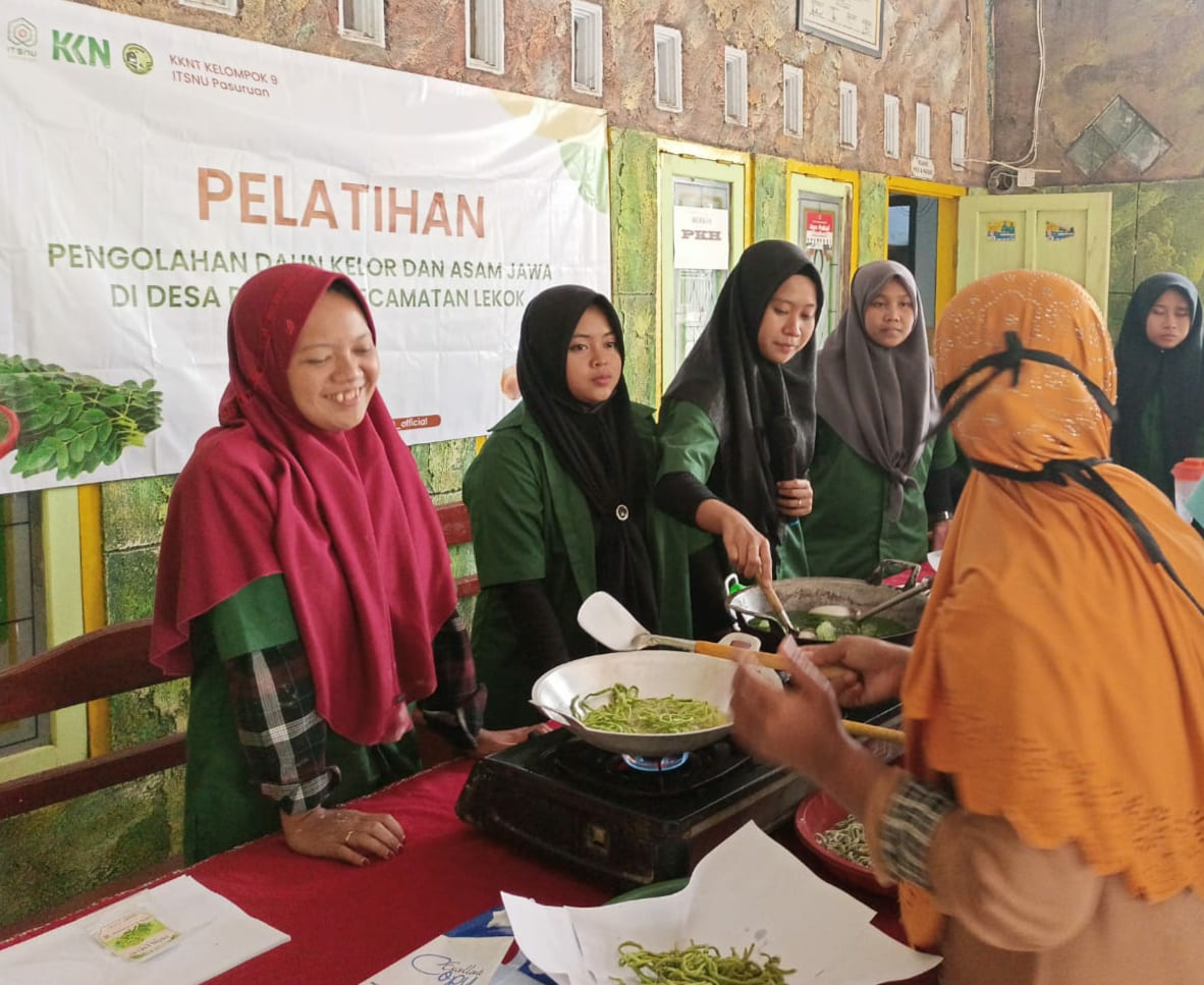 Mahasiswa ITSNU Pasuruan Dampingi BUMDes Pasinan Olah Daun Kelor Jadi Jamu & Mie