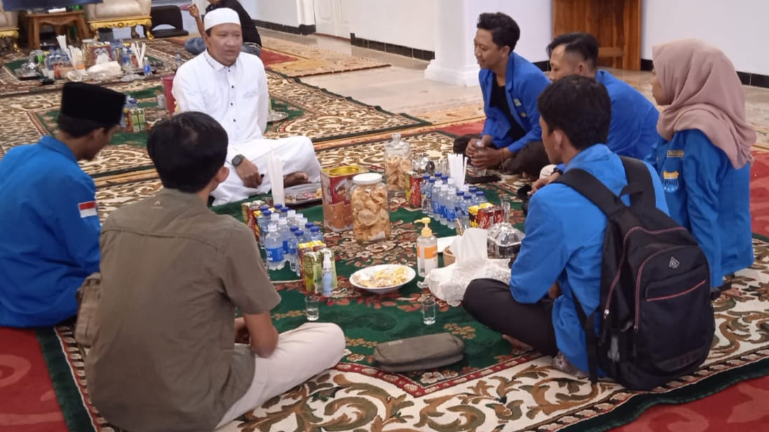 Sambang Haji Gus Irsyad, PMII Pasuruan Diminta Cegah Radikalisme di Kalangan Milenial