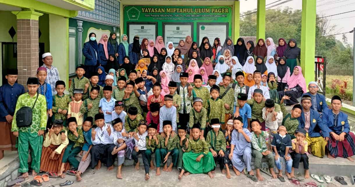 Inisiasi Mading Madin, Mahasiswa STAI Salahuddin Pasuruan Dukung Wak Muqidin