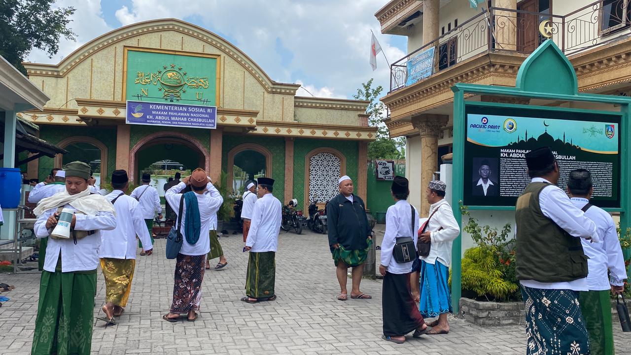 NU Pasuruan Perkuat Wawasan Kebangsaan dengan Ziarah Makam Rais Aam