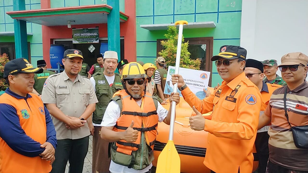 Dipercaya Pemerintah, NU Peduli Pasuruan Terima Kapal Karet dan Logistik Dapur Umum