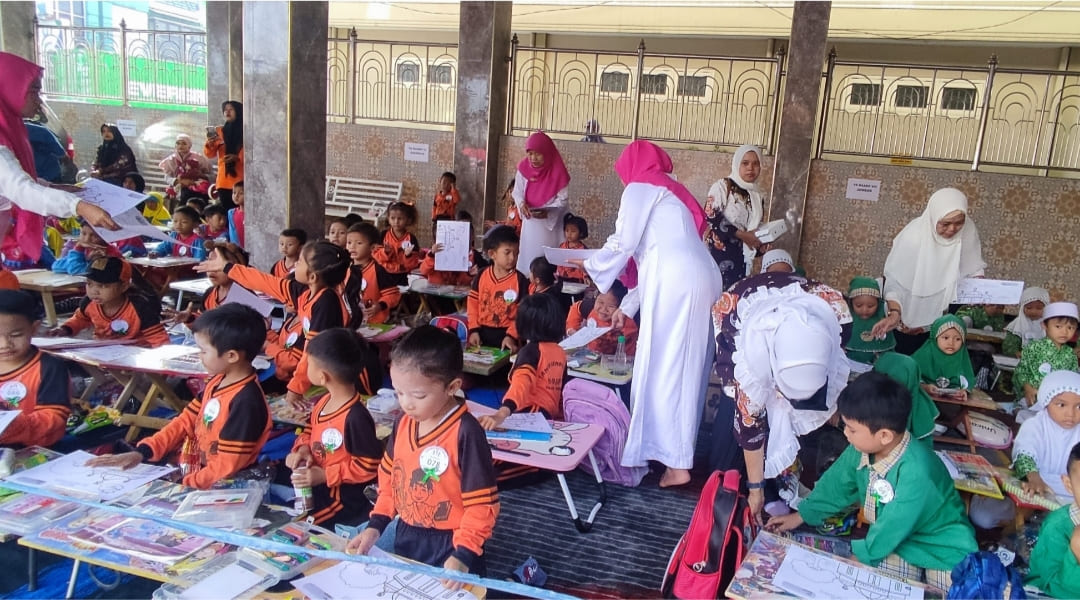 Jaga Tradisi, MI Al Maarif 2 Palang Sukorejo Gelar Gebyar Rojabiyah