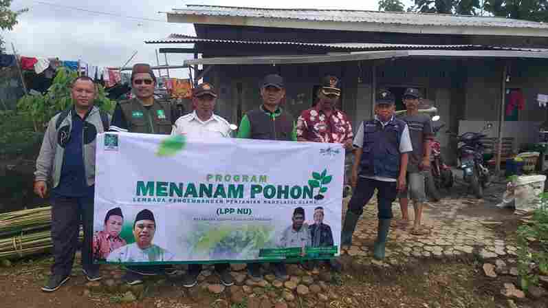 Sedekah Oksigen, LPPNU Pasuruan Bersama Petani Tanam 1000 Bibit Alpukat dan Kopi