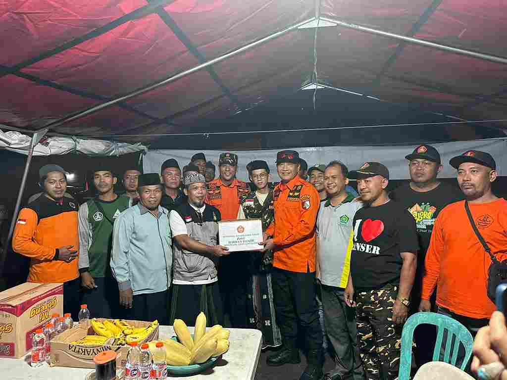 Giliran Gus Irsyad dan Banser Jatim Bantu Warga Korban Banjir Pasuruan