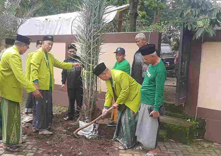 Peduli Lingkungan, LTMNU Pasuruan Minta Takmir Tanam Pohon di Area Masjid