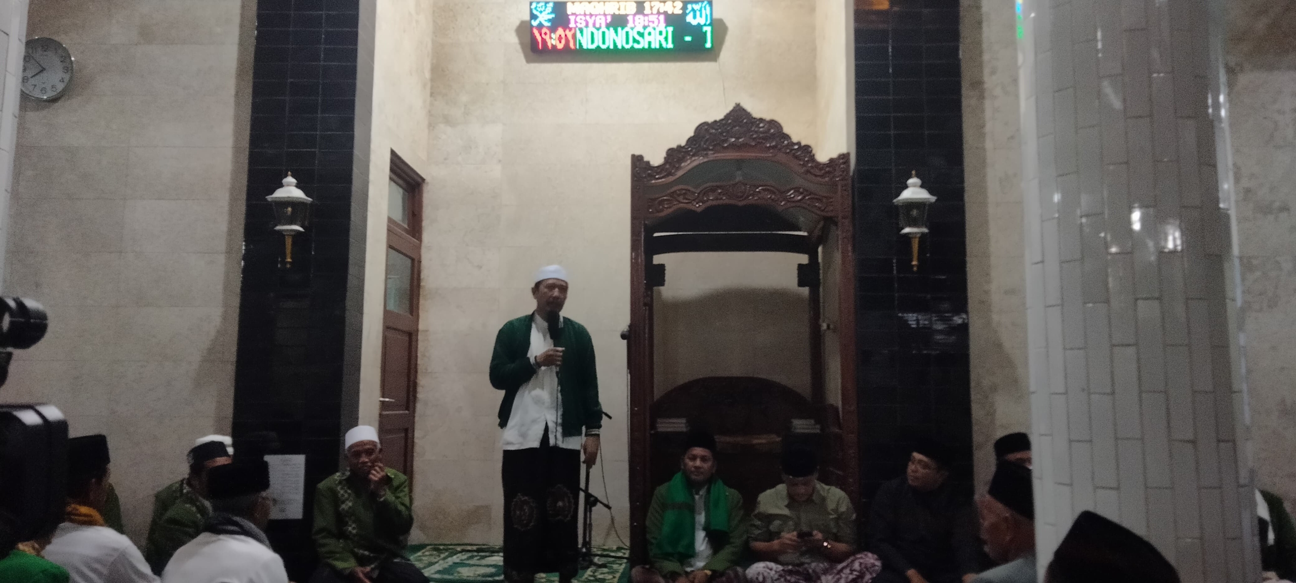 Kiai Imron Mutamakkin : Imam Shalat Memiliki Tanggung Jawab Besar