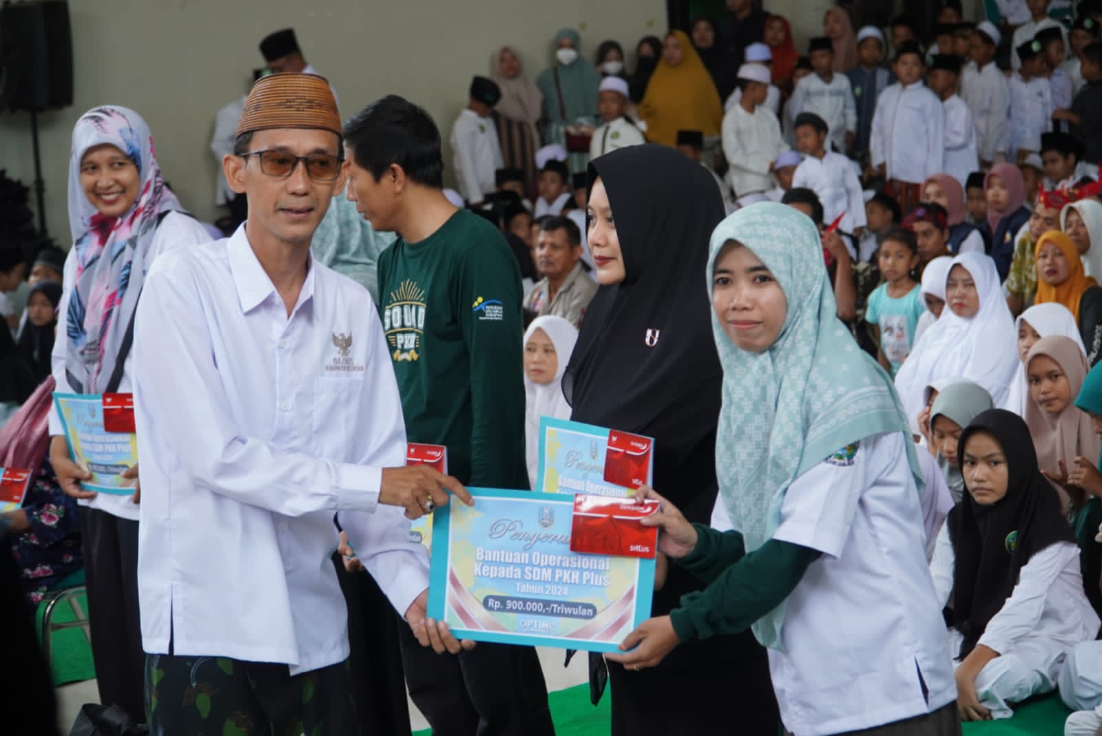 Baznas Jatim dan Pasuruan Saluran 1000 Paket Bantuan Kepada Anak Yatim