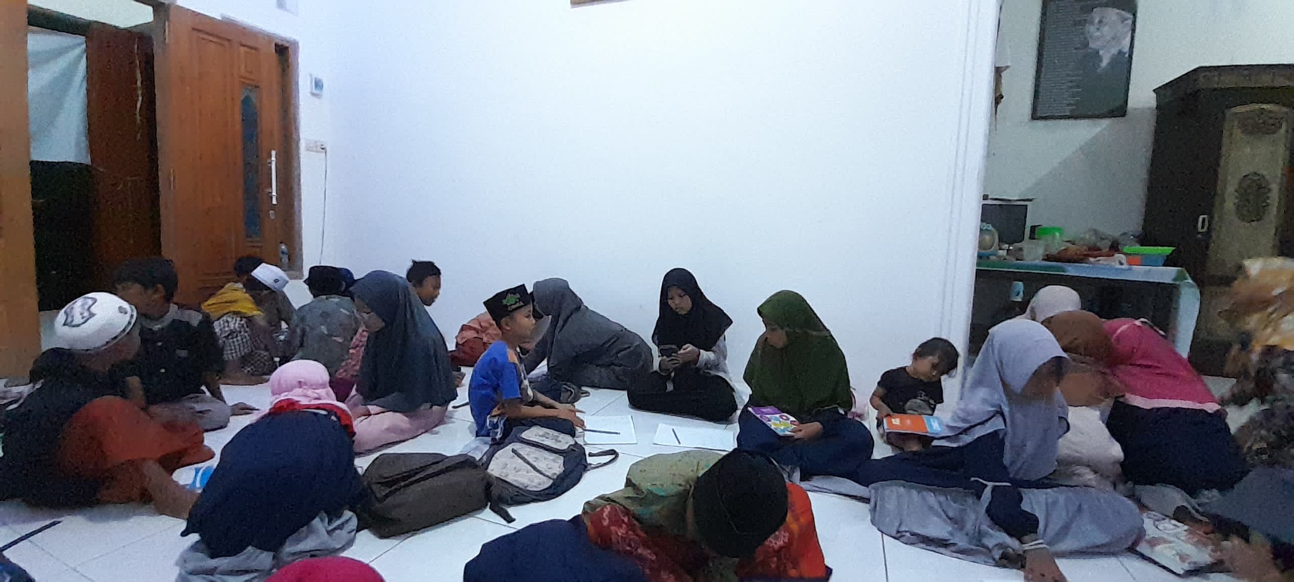 Bantu Pelajar, Mahasiswa UNU STAI Salahuddin Pasuruan Buka Bimbel Gratis