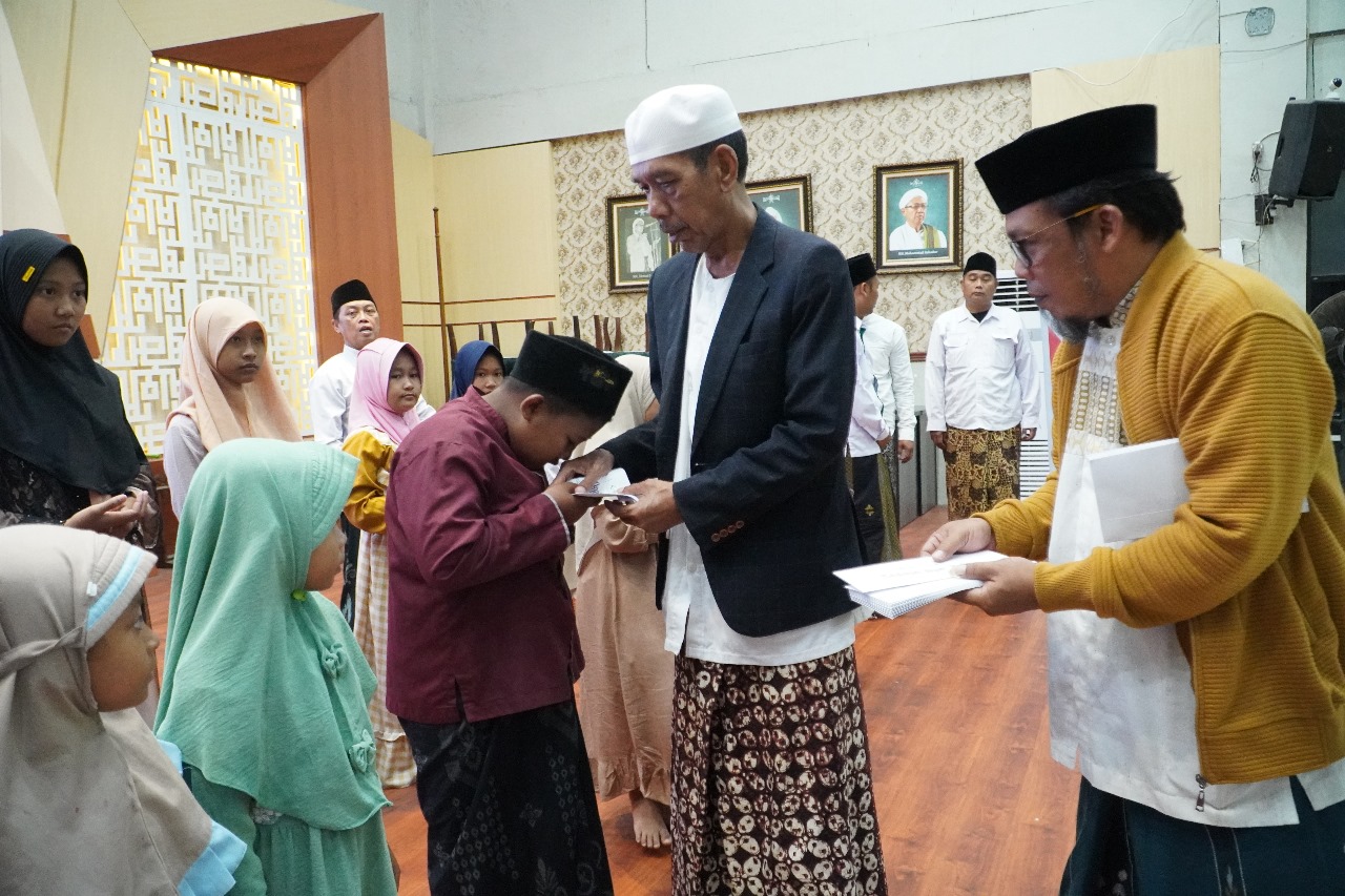 NU Pasuruan Bagikan 50 Paket Kepada Anak Yatim Piatu