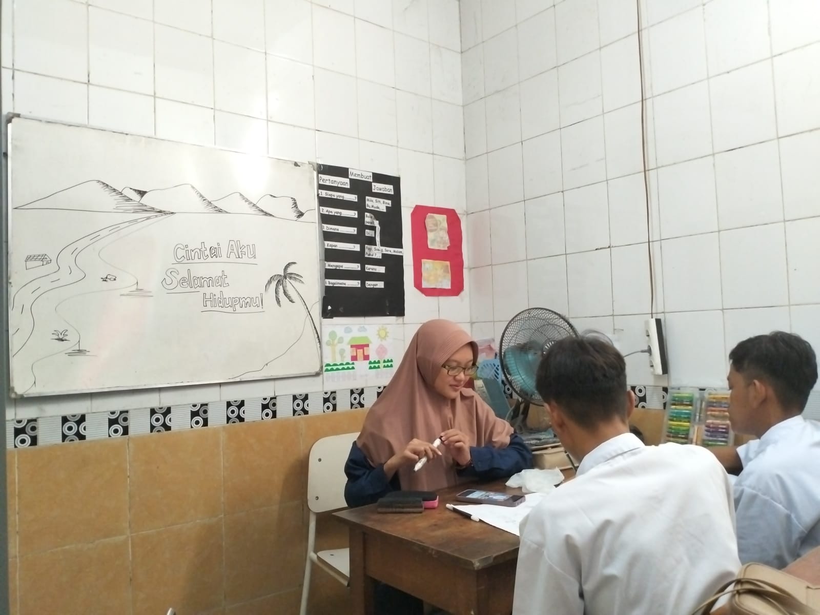 Mahasiswa UNU STAI Salahuddin Pasuruan Mengajar Anak Disabilitas di Gempol