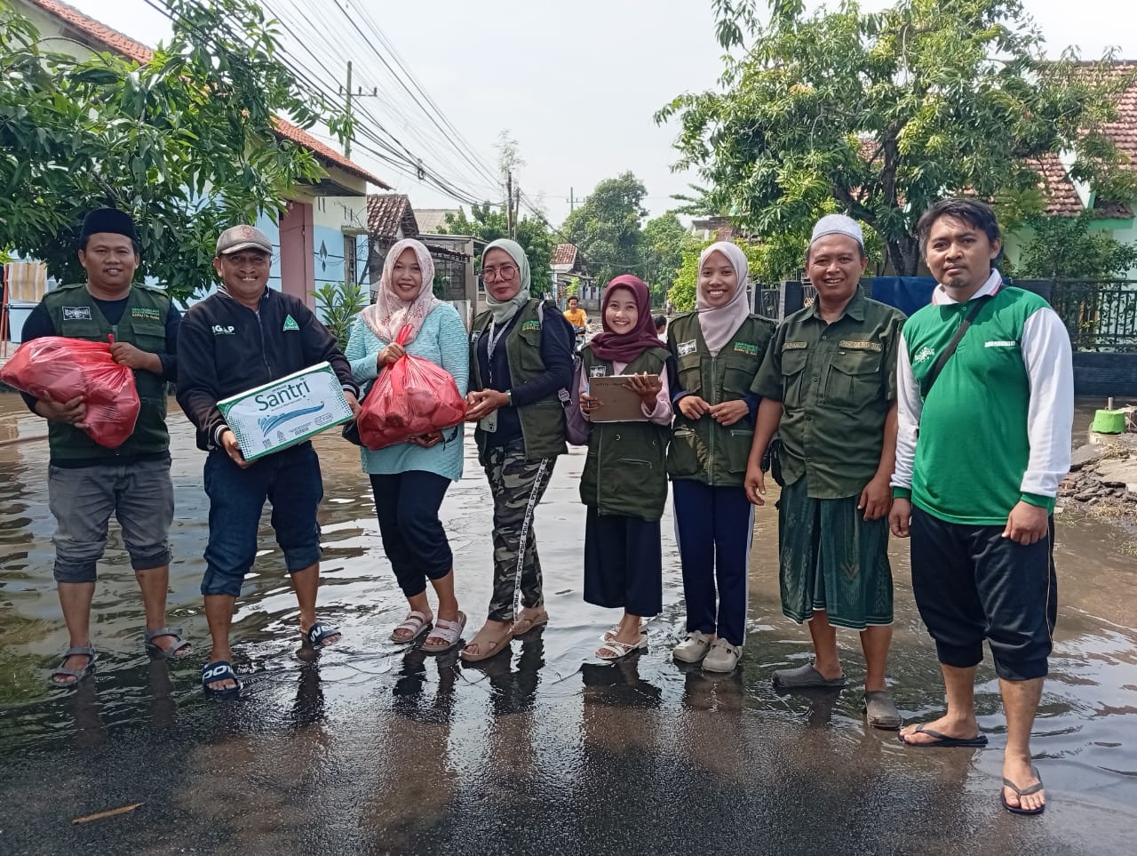 NU Peduli Pasuruan Saluran Bantuan Nasi Bungkus Kepada Korban Banjir