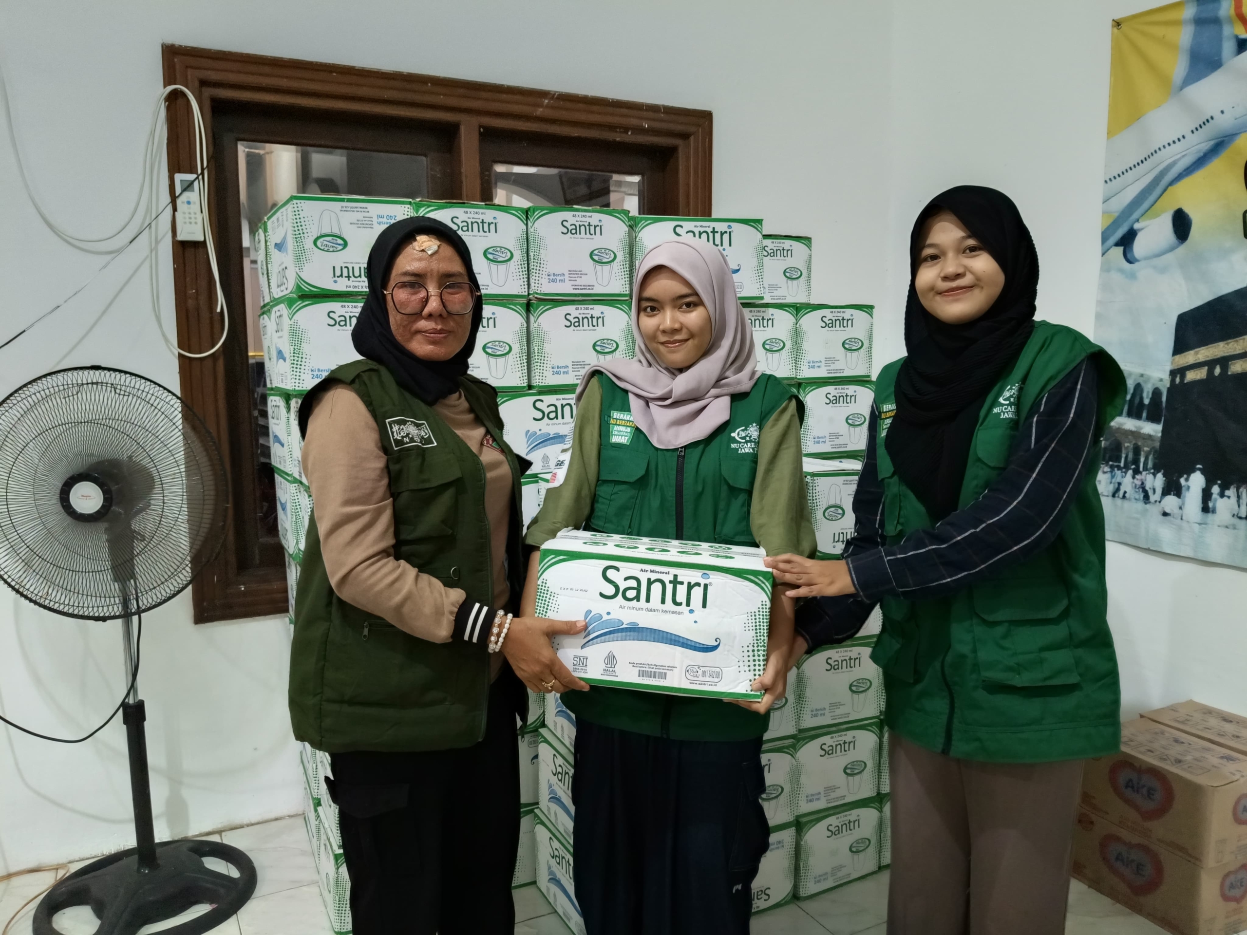 LAZISNU Pasuruan Salurkan Bantuan Logistik Kepada Dapur Umum Warga Terdampak Banjir