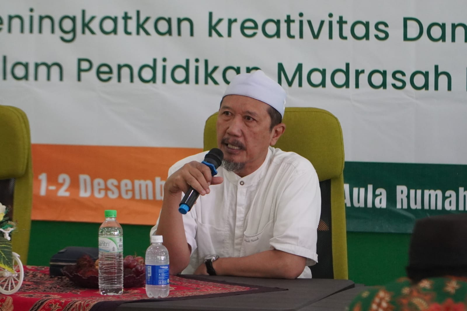 Berikut Dua Tugas Guru Menurut KH Imron Mutamakkin
