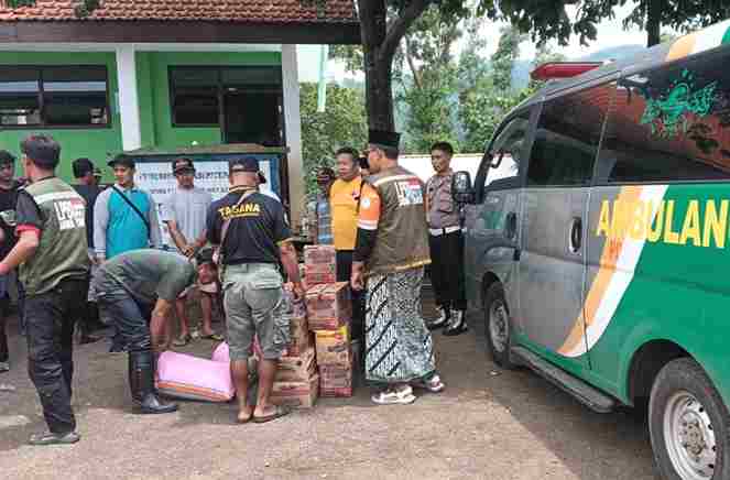 Ratusan Warga Mengungsi Akibat Pergeseran Tanah, NU Peduli Pasuruan Kirim Bantuan