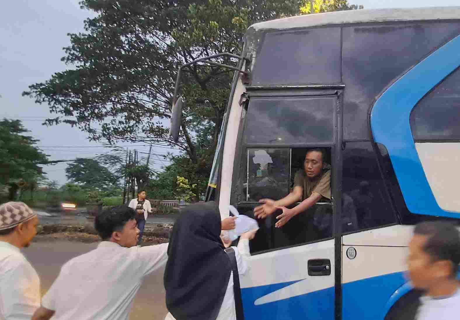 Bagi Takjil & Pelatihan Fiqh Difabel, Cara Khidmah Pertuni Pasuruan di Bulan Ramadhan
