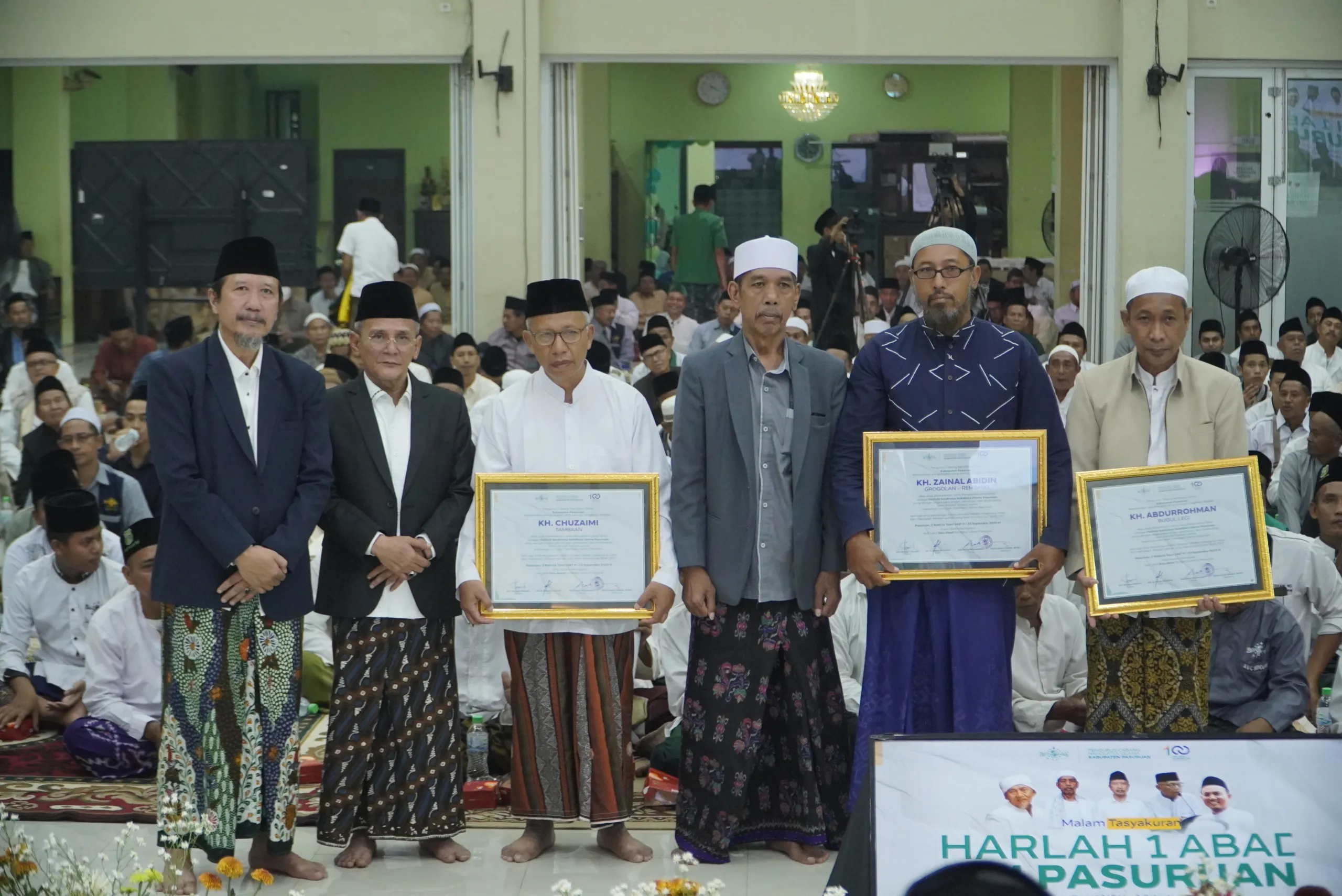 PCNU Pasuruan Beri Penghargaan untuk Muassis di Momen Satu Abad NU