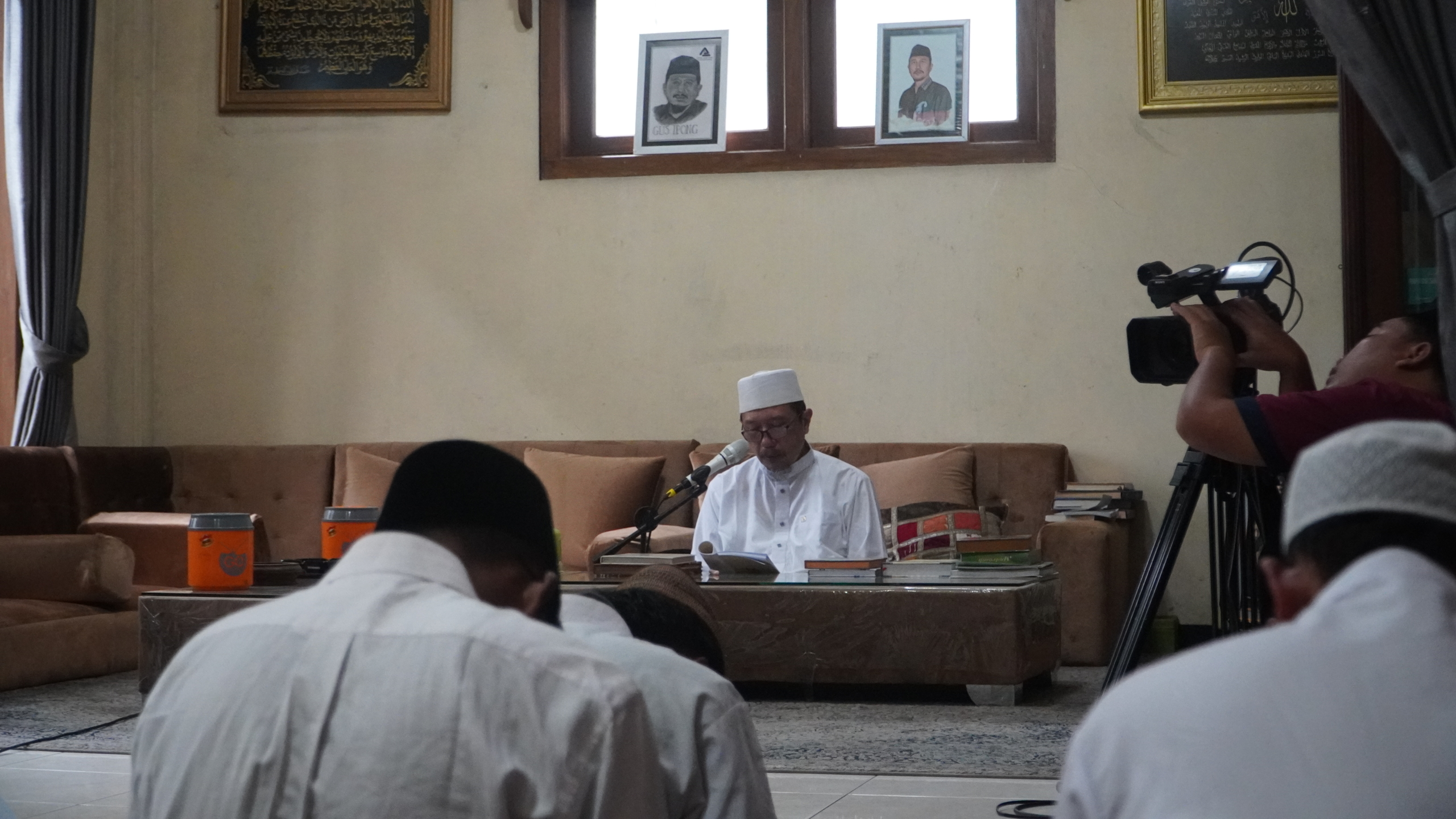 KH Imron Mutamakkin: Shalat Tidak Boleh Ditinggalkan,Dalam Kondisi Apapun.
