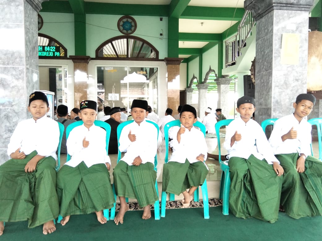 Khitan Massal Warnai Istighotsah Jum’at Wage MWCNU Sukorejo